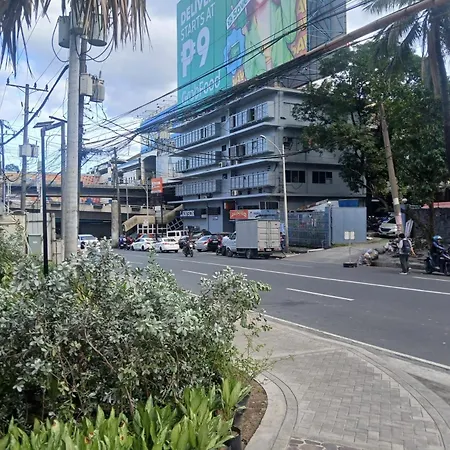 Executive Suite, City Skyline Near Solaire & Mrt