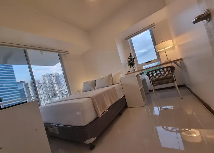 Executive Suite, Skyline Near Solaire & Mrt Aparthotel