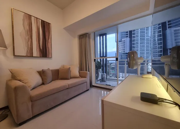 Aparthotel Executive Suite, Skyline Near Solaire & Mrt 4*