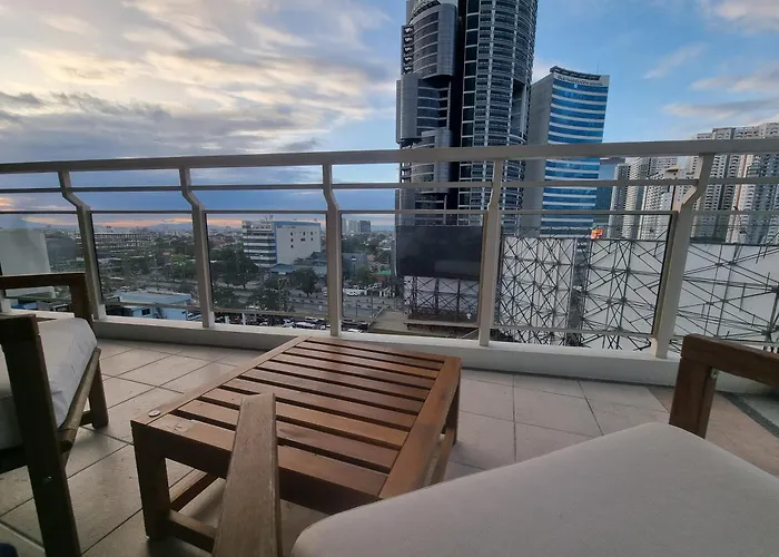 Executive Suite, Skyline Near Solaire & Mrt Aparthotel