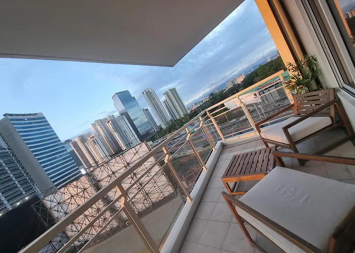 Aparthotel Executive Suite, Skyline Near Solaire & Mrt
